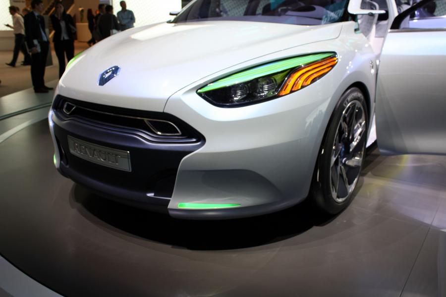  Renault Fluence Z.E. Concept 2009 года  (фото 13 из 103)